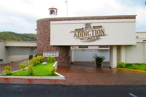 auto hotel addiction