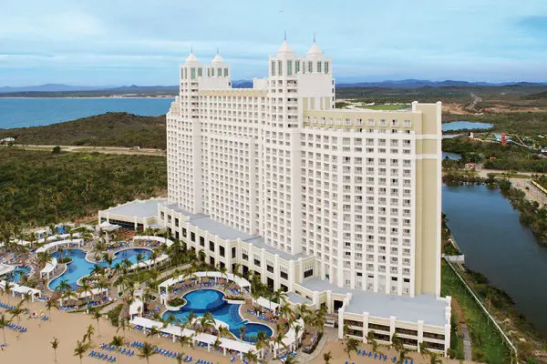 hotel riu emerald bay