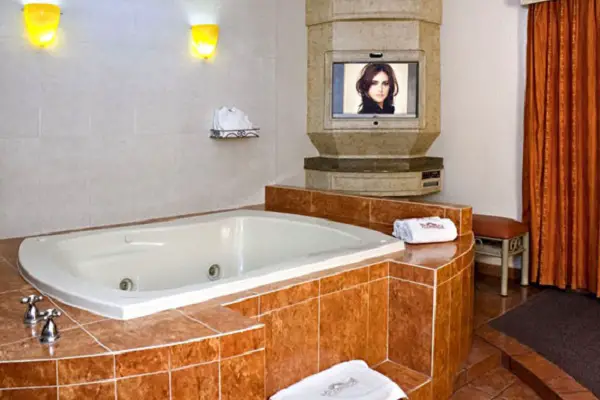 habitacion-con-jacuzzi-motel-versalles1