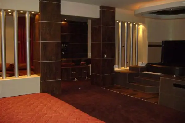 habitacion-con-jacuzzi-motel-zeus10