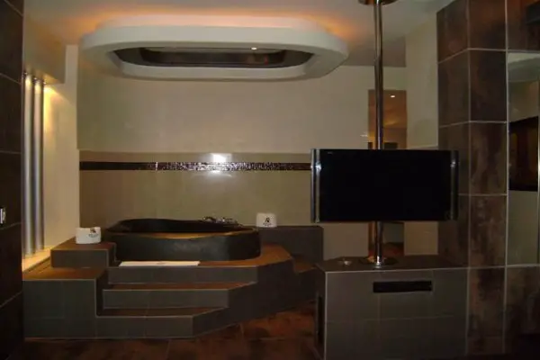 habitacion-con-jacuzzi-motel-zeus3