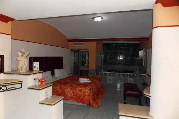 habitacion-suite-con-jacuzzi-motel-garden