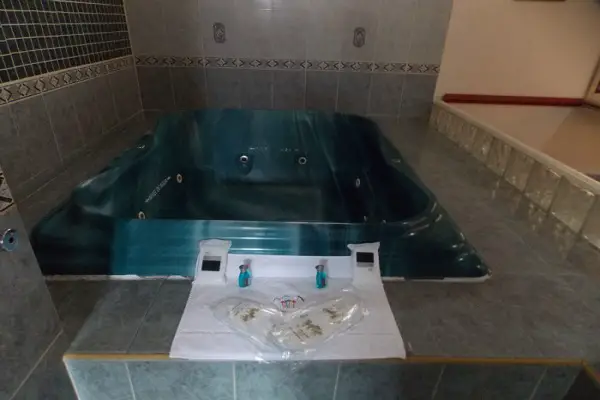 habitacion-suite-con-jacuzzi-motel-garden1