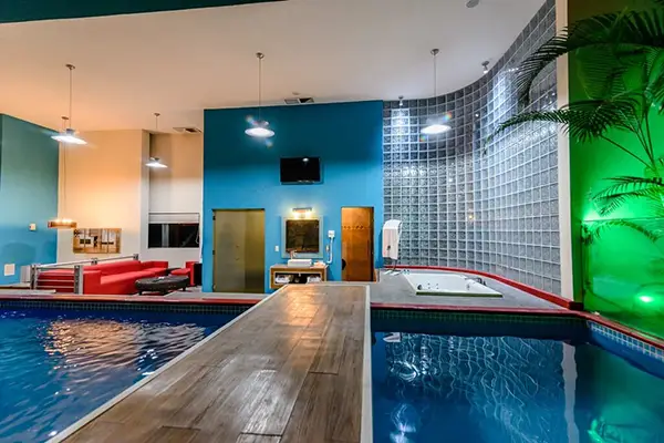 splash-pool-suites-motel-primavera