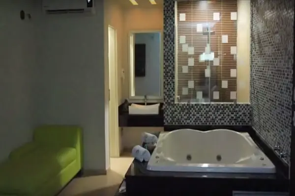 suite-con-jacuzzi-en-torre-motel-wiin1