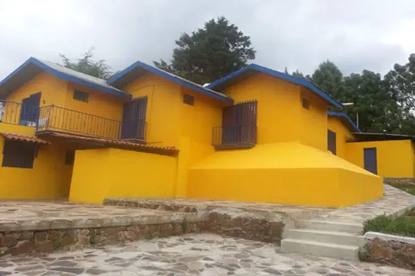 casa-amarela-hoteles-en-manzanilla-de-la-paz