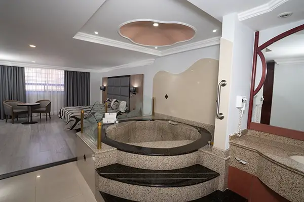 habitacion-suite-jacuzzi-hotel-monaco6